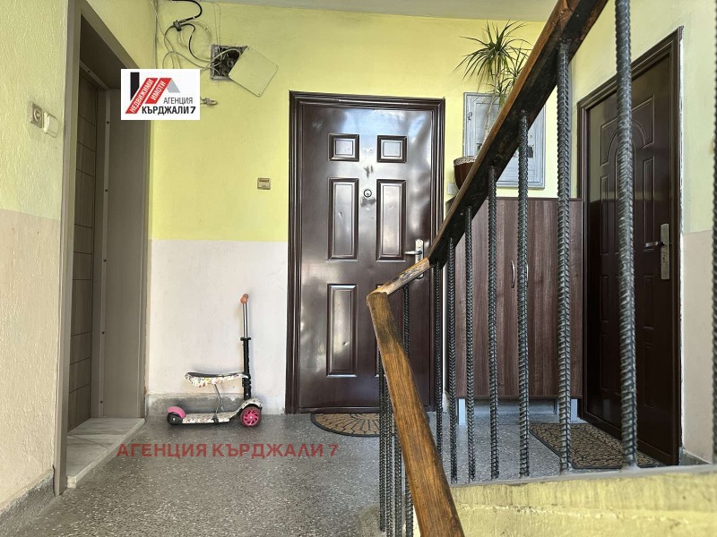 Продава 3-СТАЕН, гр. Кърджали, Център, снимка 5 - Апартаменти - 53247175