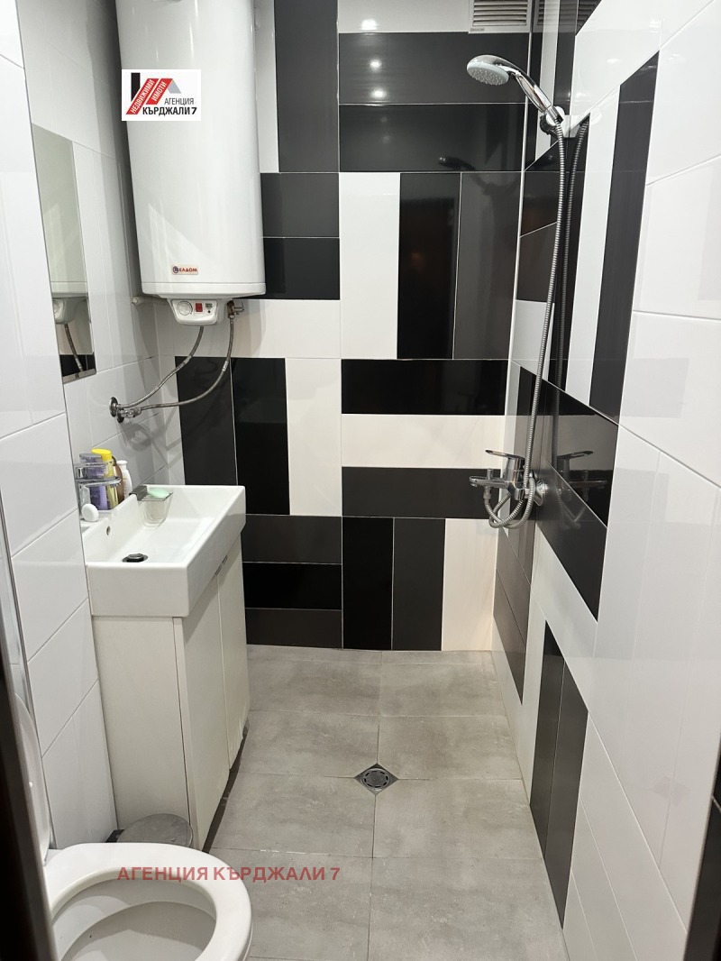 Продава 3-СТАЕН, гр. Кърджали, Център, снимка 12 - Апартаменти - 53247175