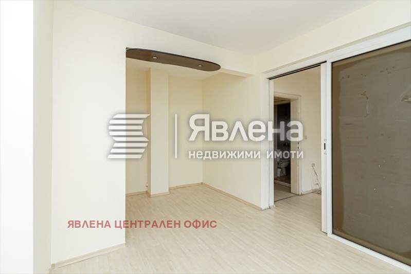 Продава МНОГОСТАЕН, гр. София, Център, снимка 7 - Aпартаменти - 47455798