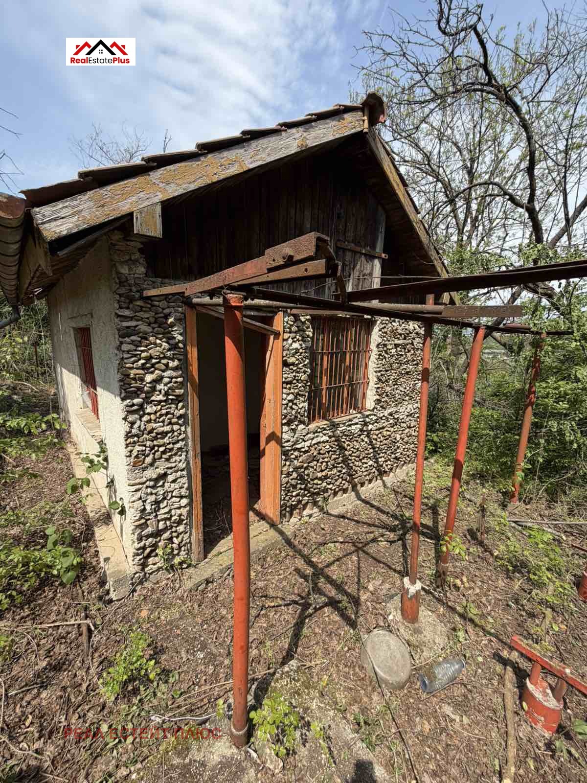 Продава ВИЛА, гр. Плевен, м-т Стражата