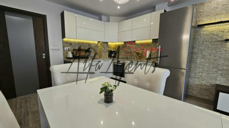 Продава 3-СТАЕН, град Варна, Център • 385000 € / 752994.55 лв. • 11177470 1