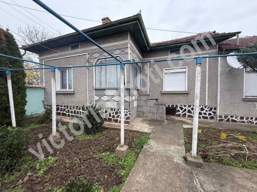 Продава КЪЩА, с. Правда, област Велико Търново