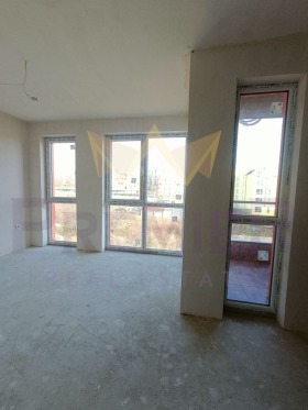 Продава 2-стаен град Варна Кайсиева градина - [1] 