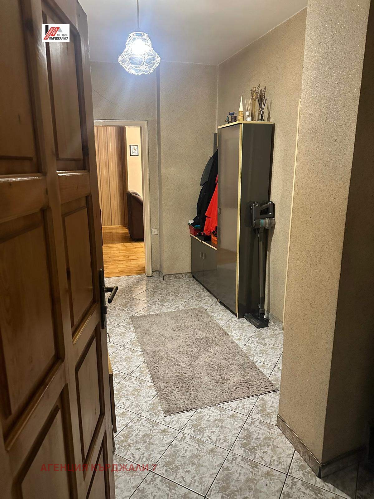 Продава МНОГОСТАЕН, гр. Кърджали, Център, снимка 6 - Апартаменти - 54134321