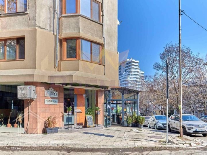 Продава ЗАВЕДЕНИЕ, гр. Бургас, Лазур, снимка 4 - Заведения - 53425088