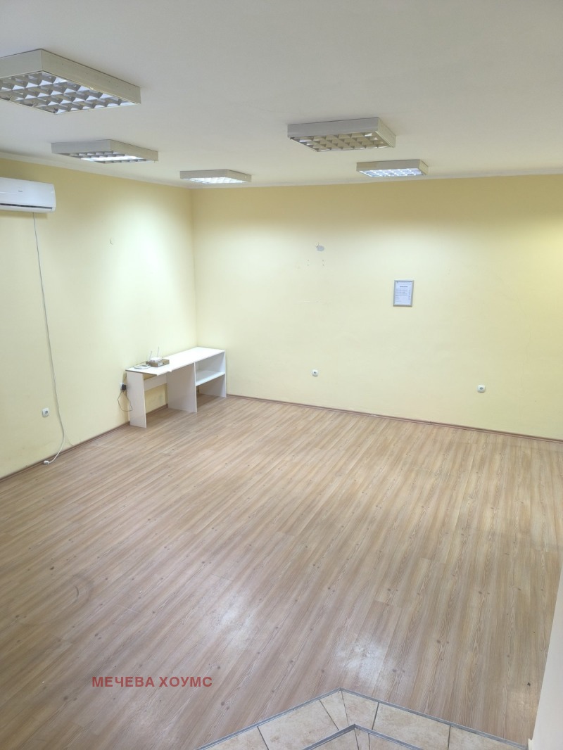 In vendita  Ufficio Stara Zagora , Tri chuchura - sever , 47 mq | 13546341 - Immagine [2]