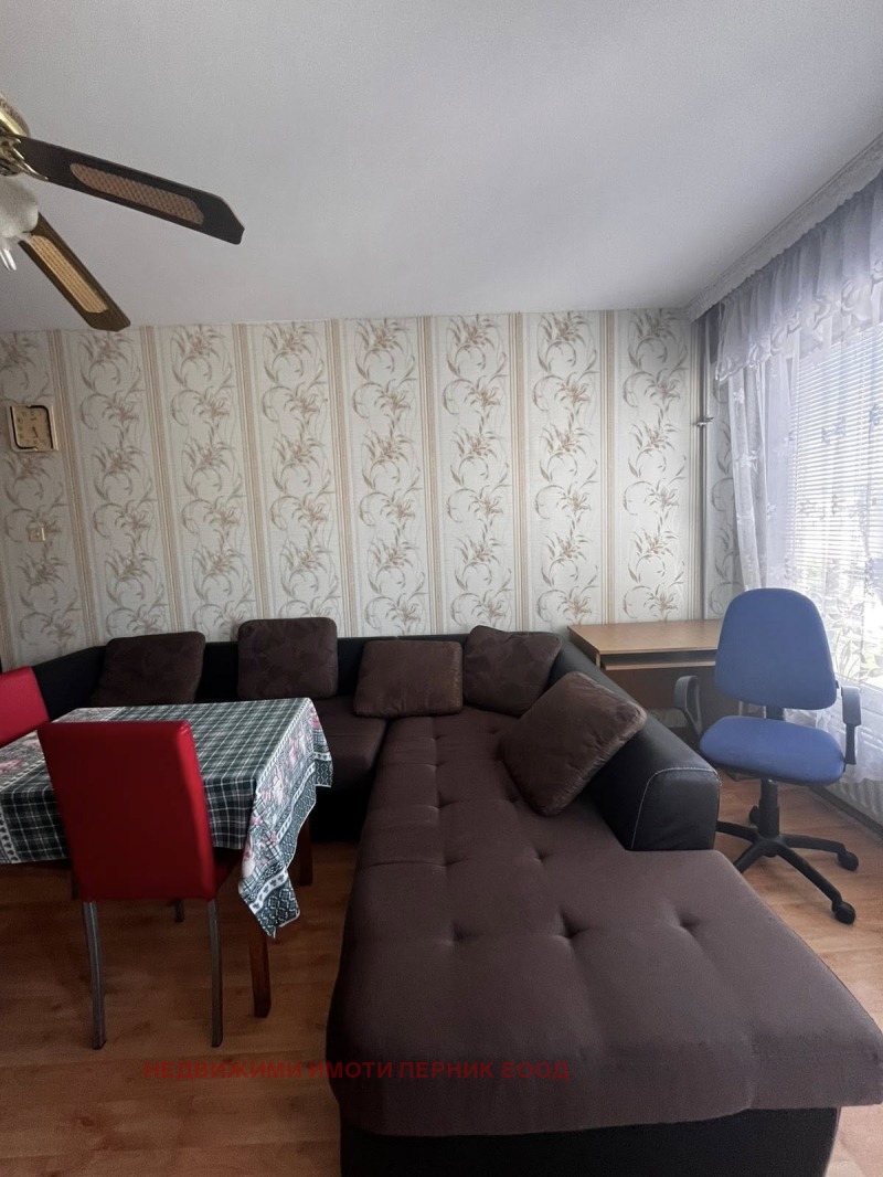 Продава  3-стаен град Перник , Изток , 67 кв.м | 53428604 - изображение [2]