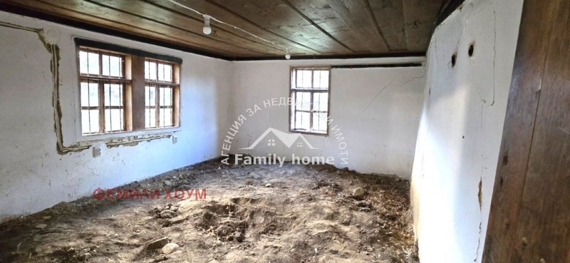 Продава КЪЩА, гр. Елена, област Велико Търново, снимка 5 - Къщи - 52432311