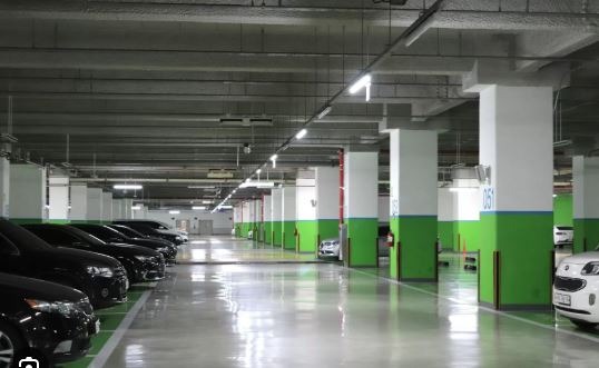 Продава ГАРАЖ, ПАРКОМЯСТО, гр. Варна, Център