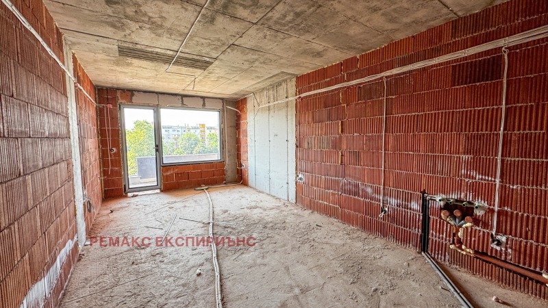 En venta  1 dormitorio Plovdiv , Jristo Smirnenski , 74 metros cuadrados | 11885964