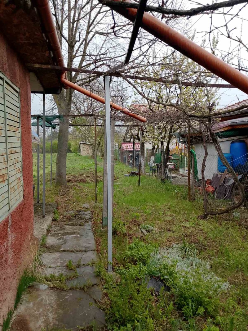 Продава ВИЛА в област Търговище, с. Разбойна - 15 кв.м / 33 233 € » 64 998.10 лв., КСЕН