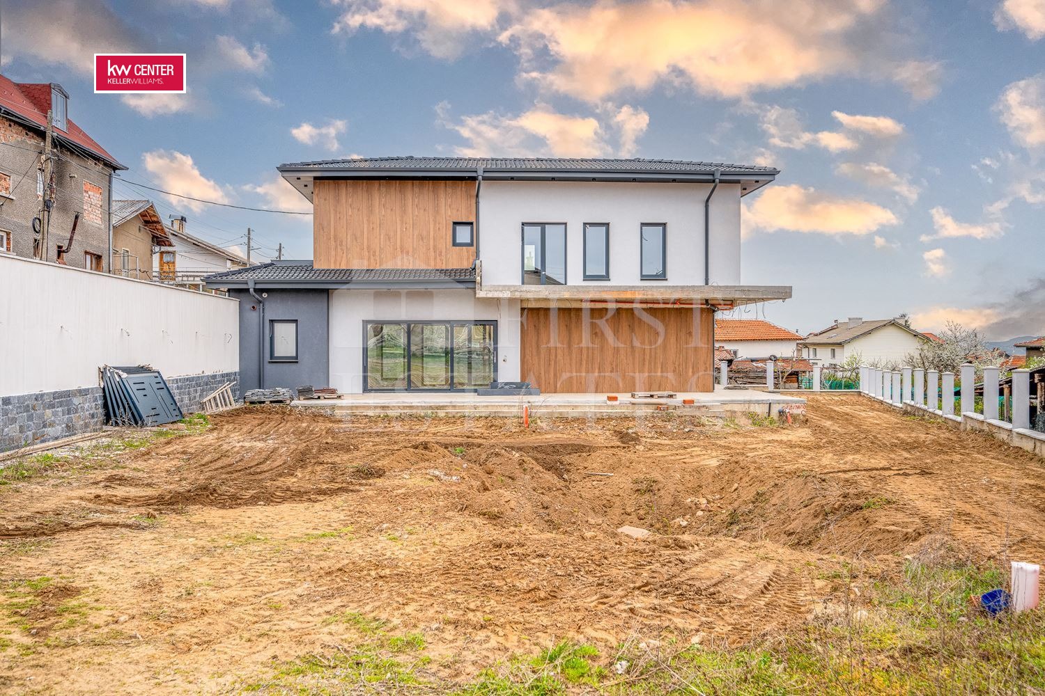 Продава КЪЩА, гр. Сапарева баня, област Кюстендил, снимка 2 - Къщи - 54277046