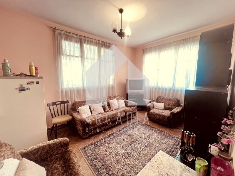 Продава ЕТАЖ ОТ КЪЩА, гр. Пловдив, Кършияка, снимка 7 - Етаж от къща - 55988418
