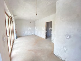 Продажба на тристайни апартаменти в град Разград - изображение 1 