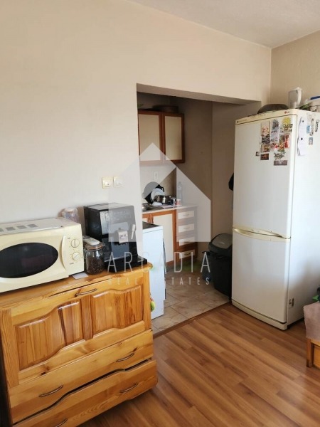 Продава ЕТАЖ ОТ КЪЩА, гр. Пловдив, Прослав, снимка 2 - Етаж от къща - 55022937