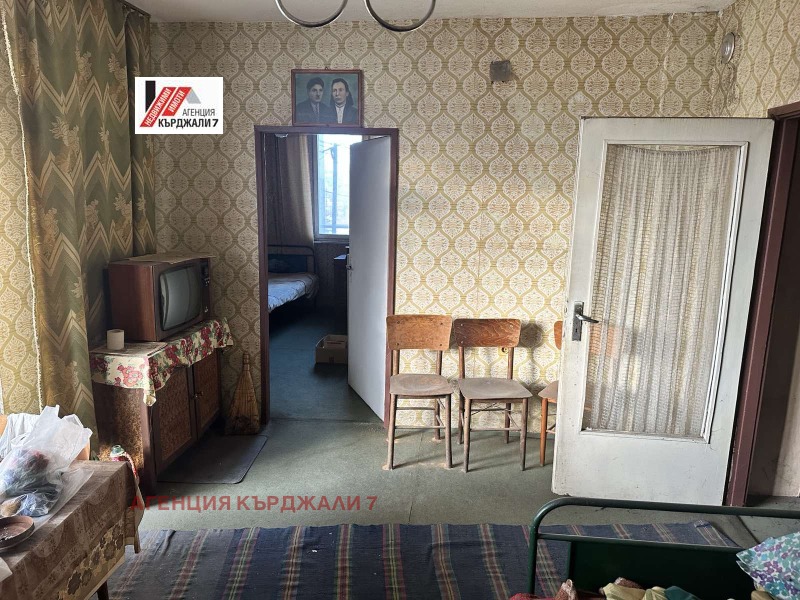 Продава  2-стаен град Кърджали , Веселчане , 63 кв.м | 26987222 - изображение [5]