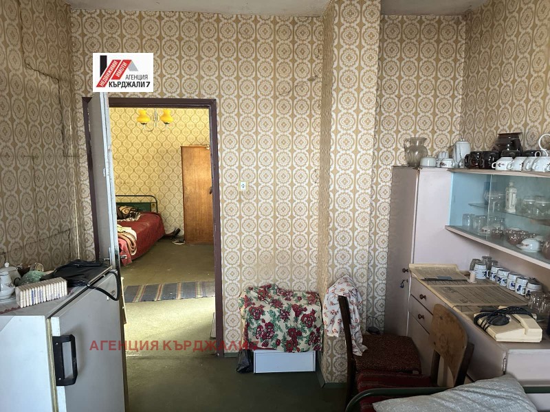 Продава  2-стаен град Кърджали , Веселчане , 63 кв.м | 26987222 - изображение [7]