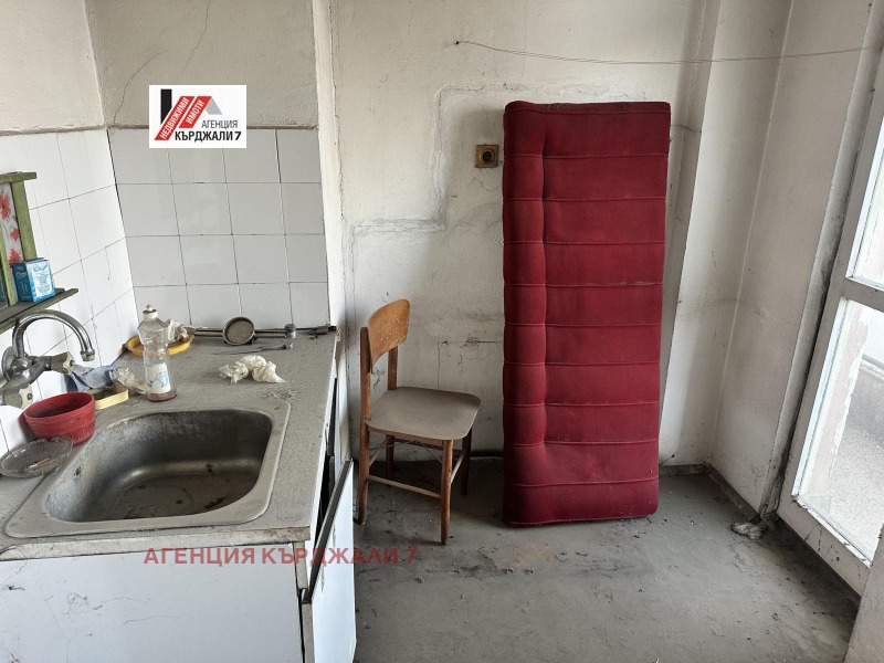 Продава  2-стаен град Кърджали , Веселчане , 63 кв.м | 26987222 - изображение [9]