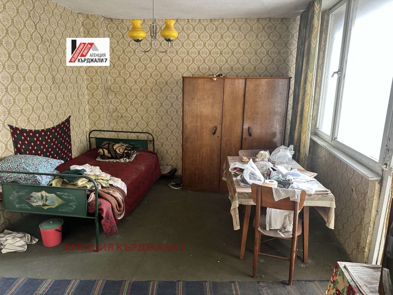 Продава  2-стаен град Кърджали , Веселчане , 63 кв.м | 26987222 - изображение [4]