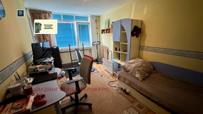 Продава  3-стаен град Разград , Освобождение , 100 кв.м | 63394517 - изображение [6]
