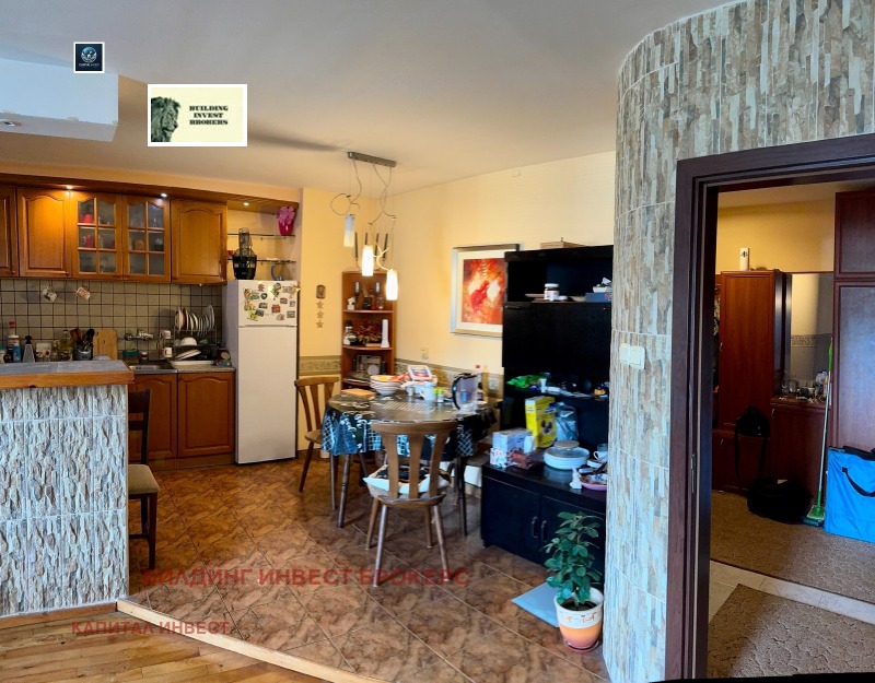 Продава  3-стаен град Разград , Освобождение , 100 кв.м | 63394517 - изображение [2]