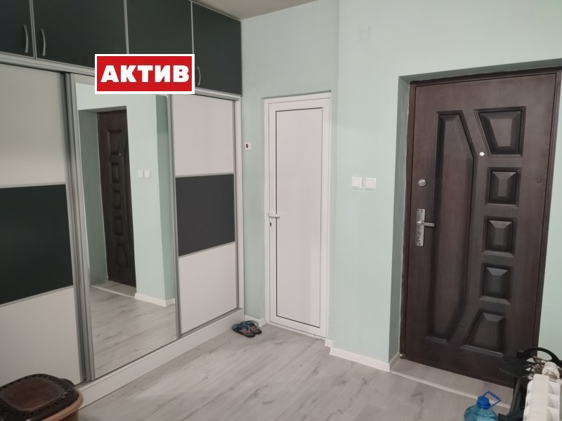 Продава ЕТАЖ ОТ КЪЩА, гр. Търговище, Вароша, снимка 10 - Етаж от къща - 46595648