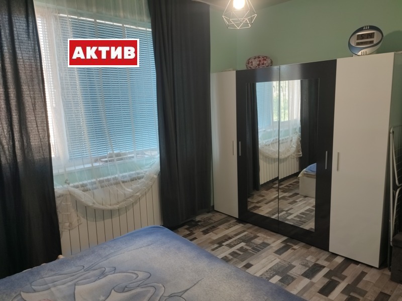 Продава ЕТАЖ ОТ КЪЩА, гр. Търговище, Вароша, снимка 7 - Етаж от къща - 46595648