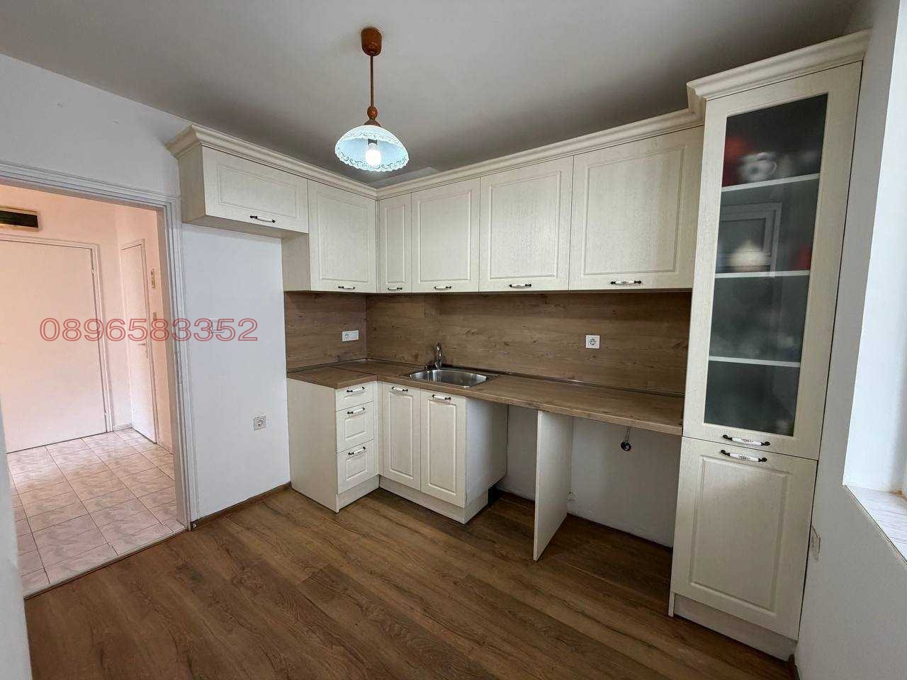 Продава 3-СТАЕН, гр. Варна, Левски 1