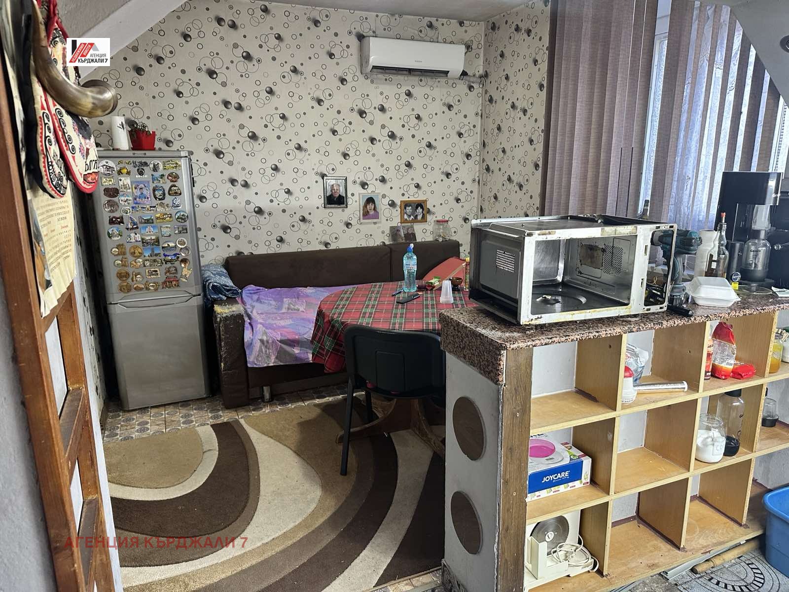 Продава МНОГОСТАЕН, гр. Кърджали, Веселчане, снимка 4 - Апартаменти - 54589560