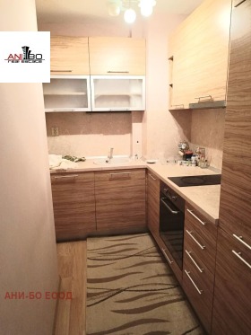 1 Schlafzimmer Zentar, Warna
