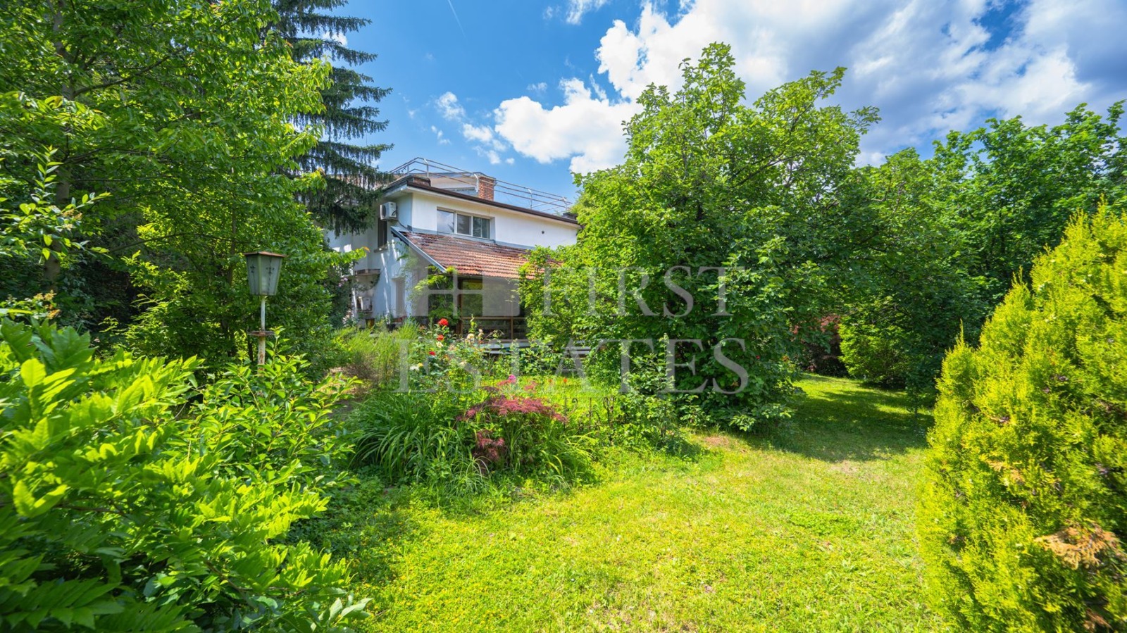 Продава КЪЩА, гр. София, Симеоново