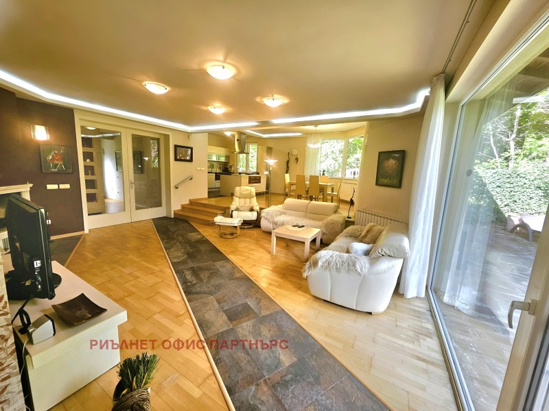 Na prodej  Dům Sofia , Gorna banja , 300 m2 | 55841439