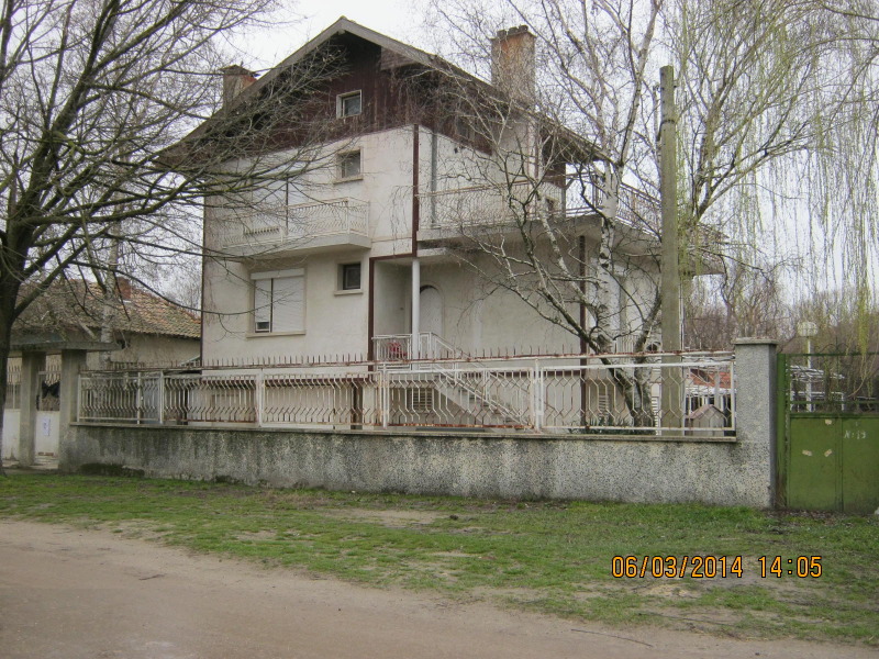 Продава КЪЩА, с. Батово, област Добрич