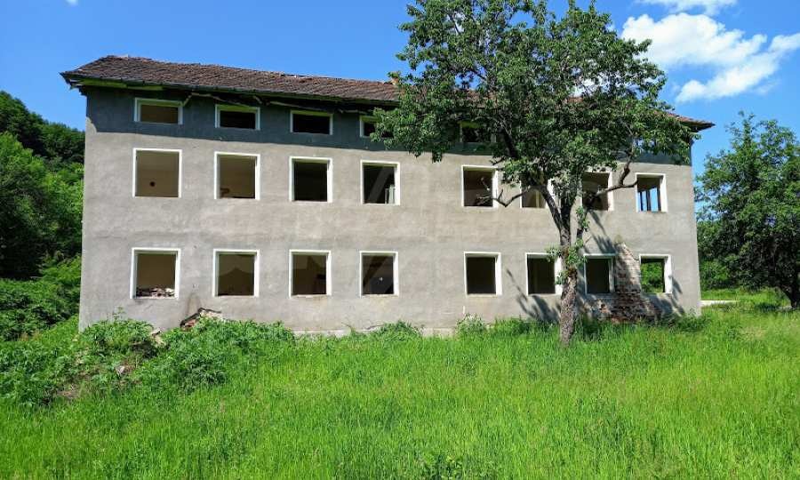 Продава КЪЩА, гр. Априлци, област Ловеч, снимка 2 - Къщи - 49948896