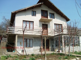 Huis Senovo, regio Roese