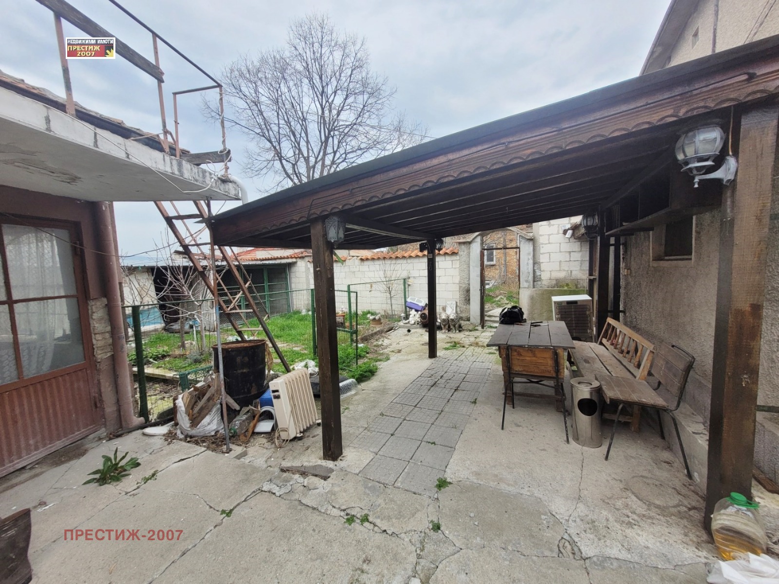 Продава КЪЩА, гр. Шумен, Пожарната, снимка 2 - Къщи - 40093356