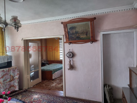 3 makuuhuonetta Tsentar, Gabrovo 1