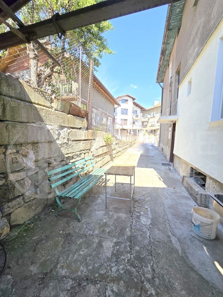 Продава ЕТАЖ ОТ КЪЩА, гр. Перник, Варош, снимка 17 - Етаж от къща - 54824652