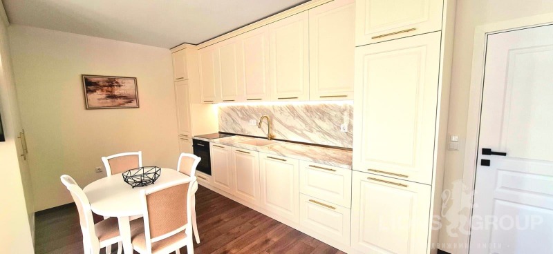 Продава  2-стаен град Варна , к.к. Св.Св. Константин и Елена , 81 кв.м | 35075825