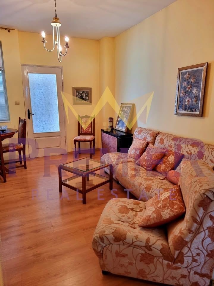 Продава КЪЩА, гр. Варна, Център