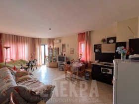 2 bedroom k.k. Zlatni pyasatsi, Varna 2