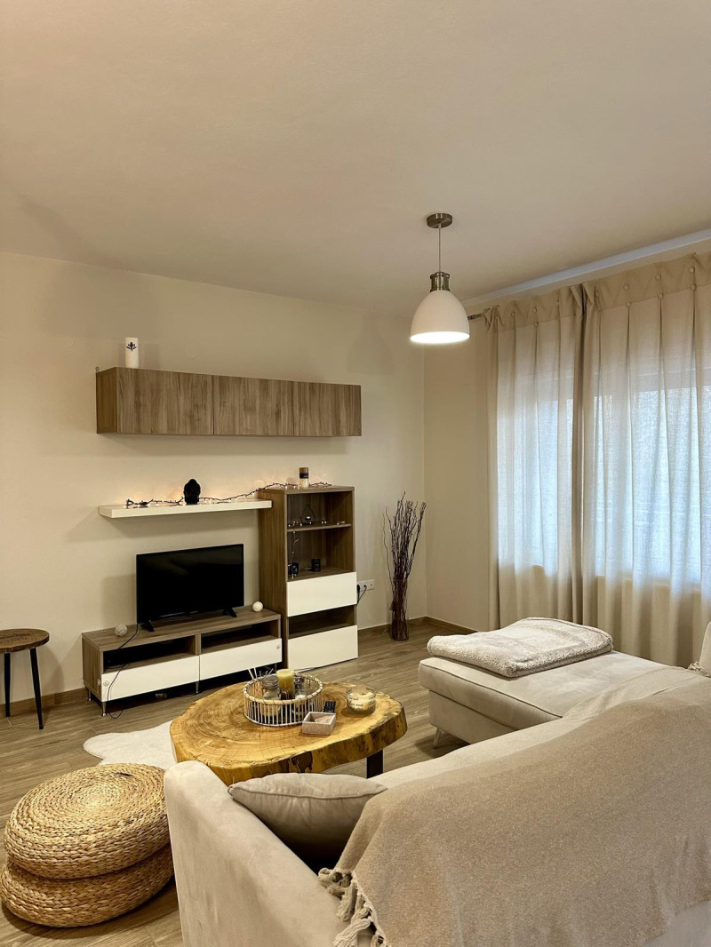 Продава 3-СТАЕН, гр. София, Център, снимка 2 - Апартаменти - 54971726