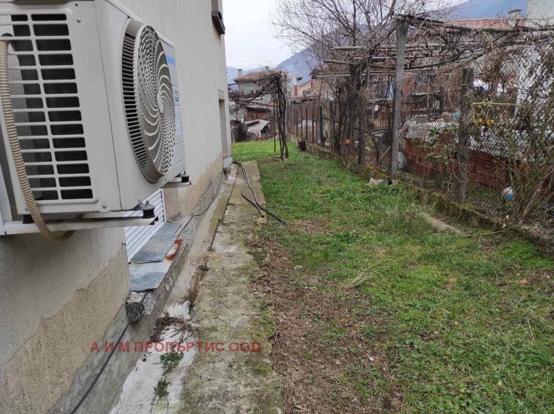 Продава КЪЩА, с. Крупник, област Благоевград, снимка 12 - Къщи - 53110912