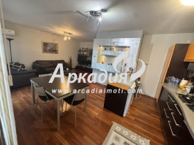 Продава 3-стаен град Пловдив Център - [1] 