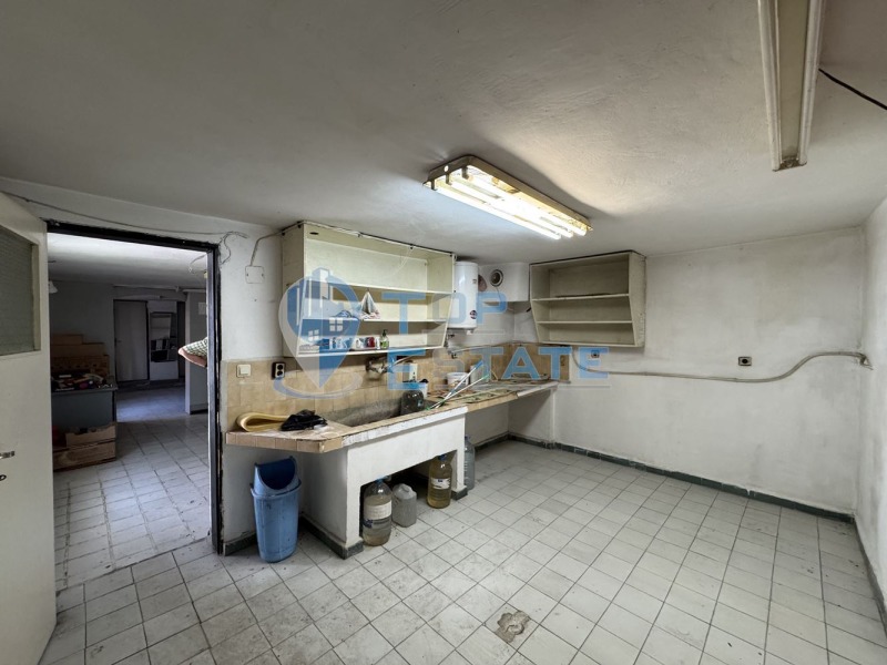 Продава ПРОМ. ПОМЕЩЕНИЕ, гр. Павликени, област Велико Търново, снимка 2 - Производствени сгради - 52389897