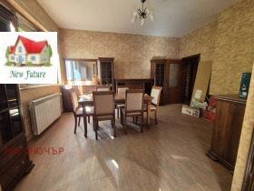 3 dormitoare Țentâr, Sofia