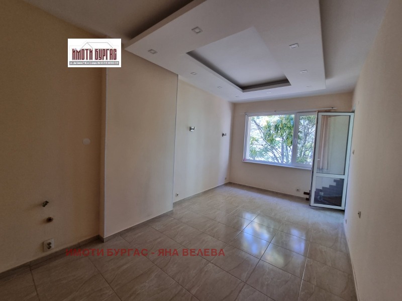 Продава  2-стаен, град Бургас, Възраждане •  140 000 € • ID 42466416 — holmes.bg - [1] 