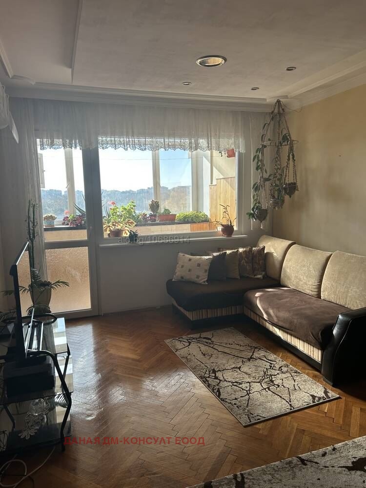 Продава МНОГОСТАЕН, гр. Шумен, Пазара, снимка 2 - Апартаменти - 52330150