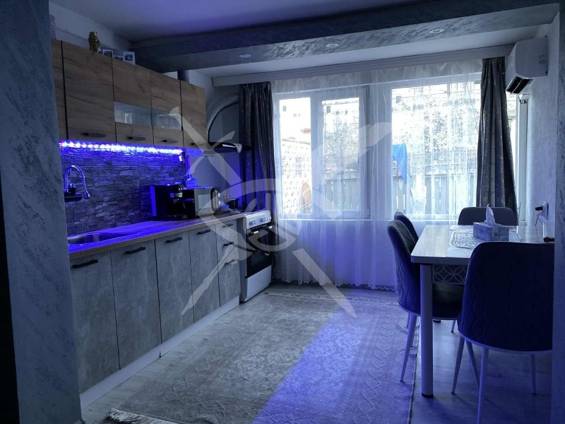 Продава КЪЩА, гр. Карнобат, област Бургас, снимка 8 - Къщи - 52740628