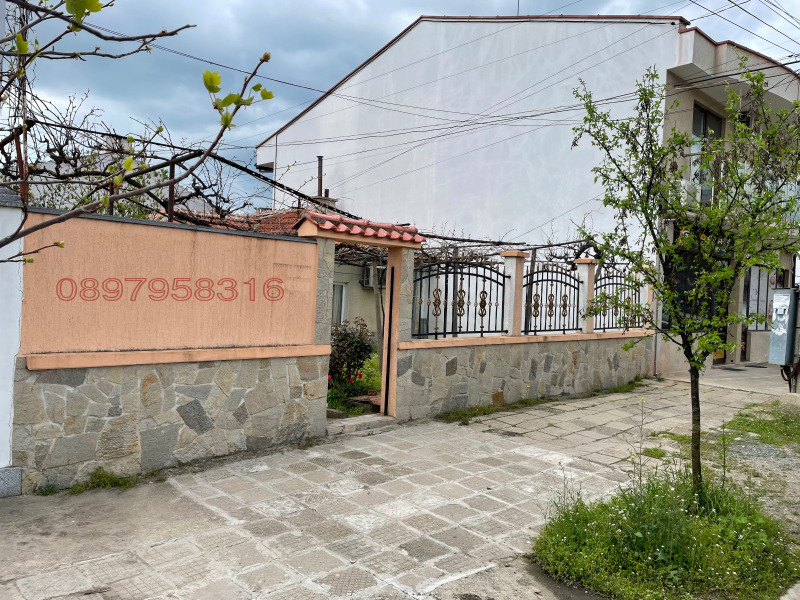 Продава КЪЩА, гр. Ямбол, Аврен, снимка 2 - Къщи - 52769900